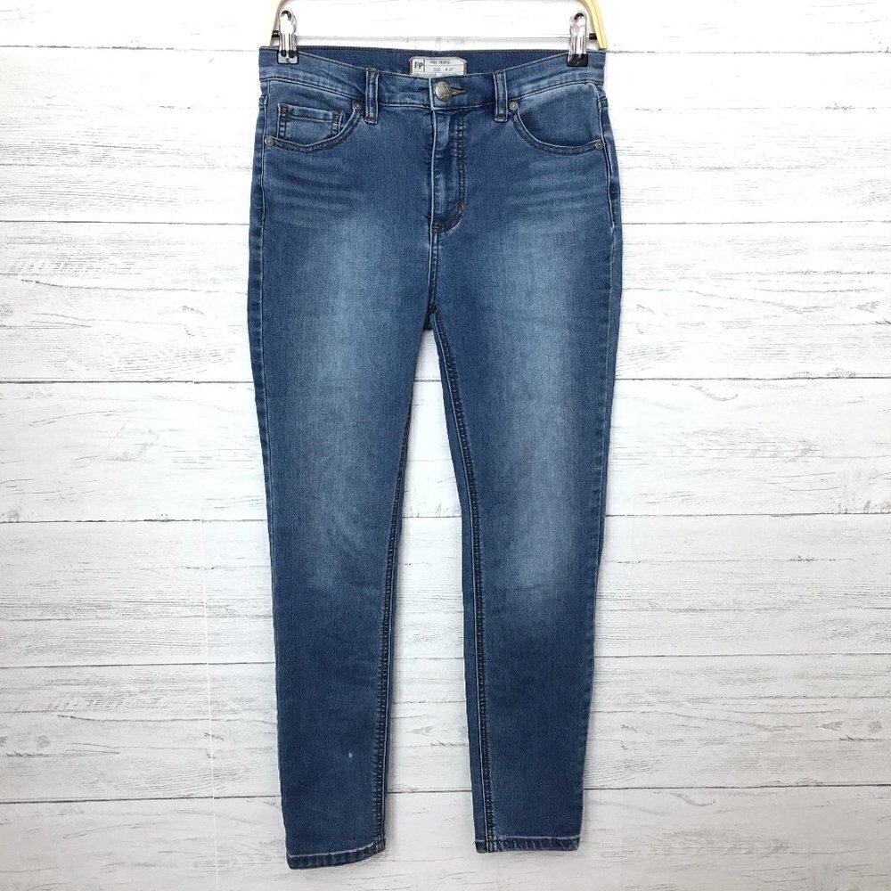 Free People Women's Skinny Jeans Stretch Medium Wash size 27 inseam 27"